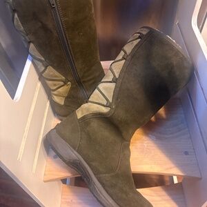 Merrell Women's Winter Boots - green Sherpa lined size 10